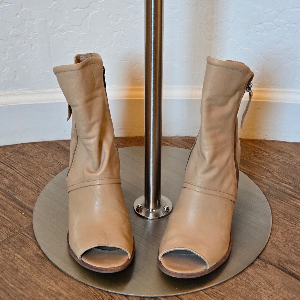 Matisse Leon Peep Toe Bootie